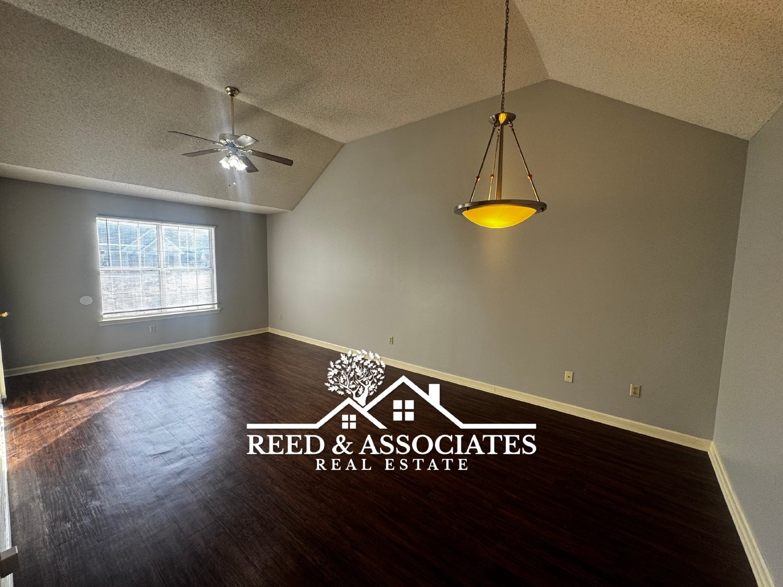 2 Bedroom Town Home Located in Quiet Bartlett Neighborhood! property image