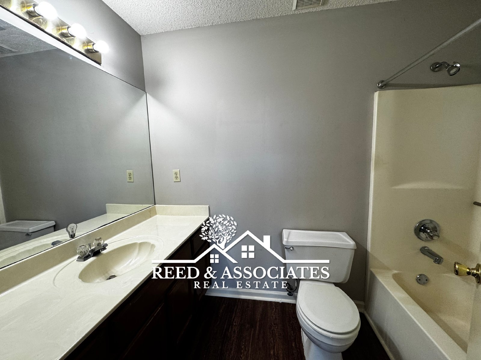 2 Bedroom Town Home Located in Quiet Bartlett Neighborhood! property image