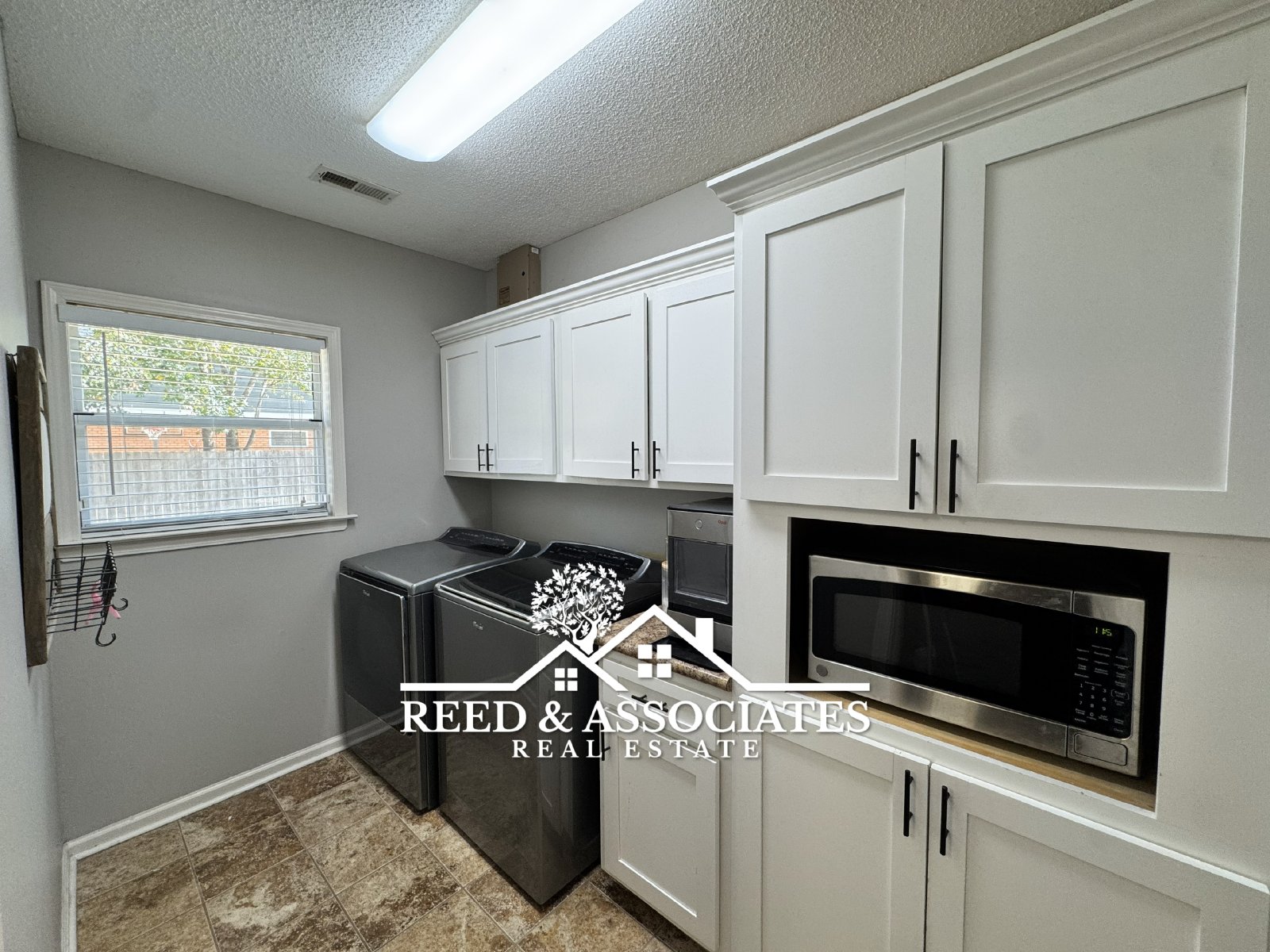 4 bedrooms plus pool in Collierville! property image