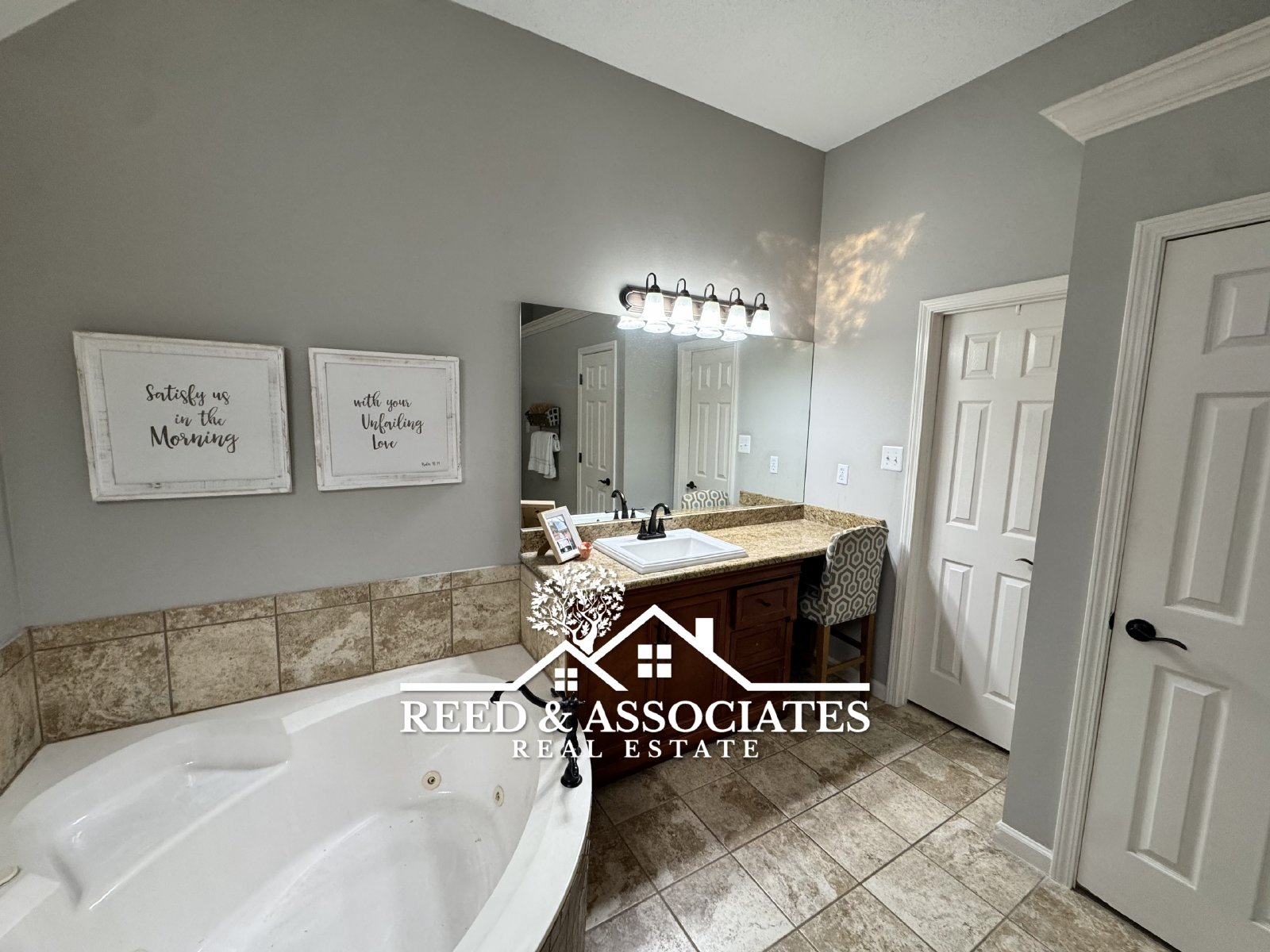 4 bedrooms plus pool in Collierville! property image