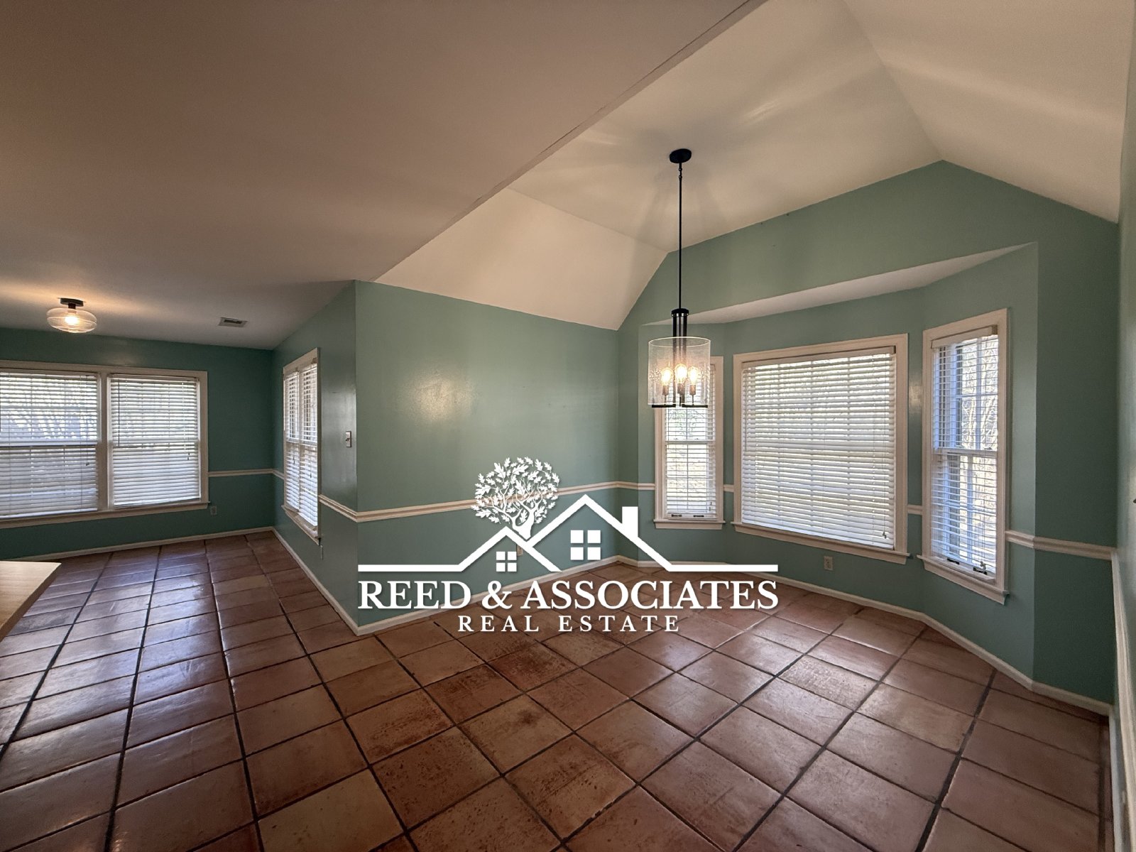 Spacious: 4 Bedroom in Cordova! property image