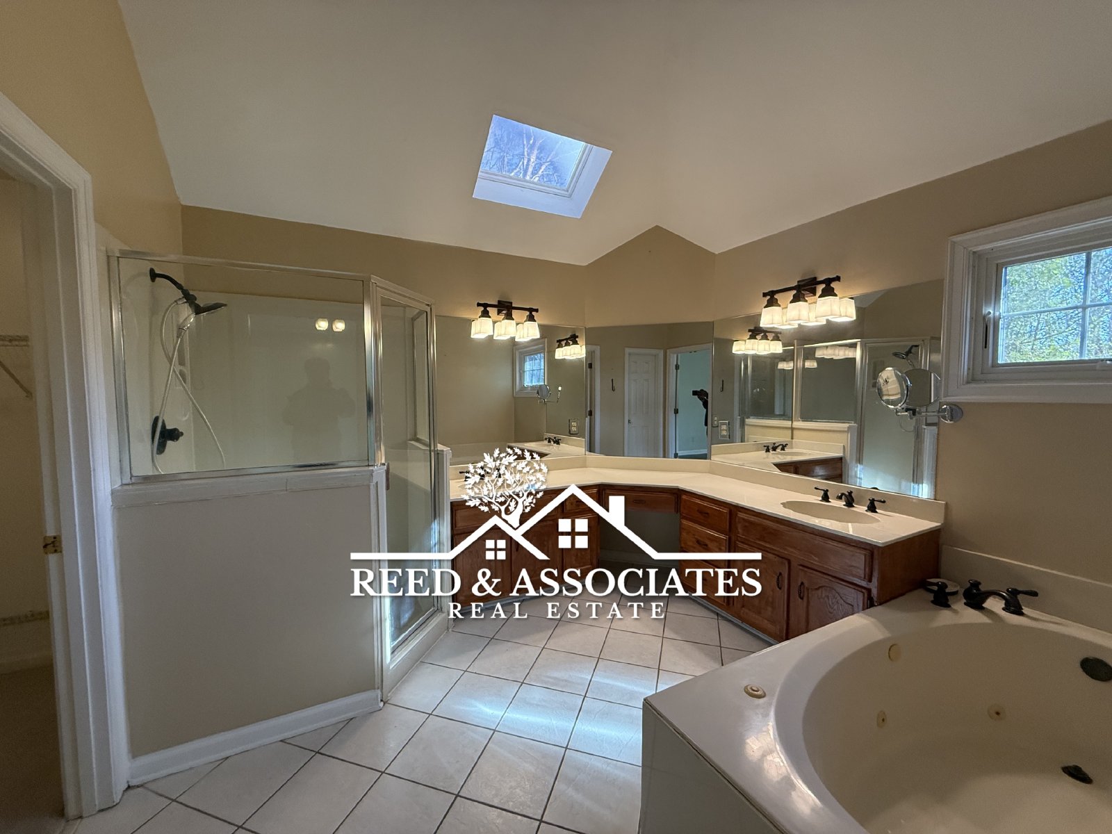 Spacious: 4 Bedroom in Cordova! property image