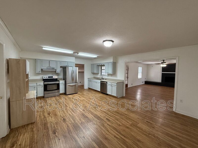 Spacious: 4 Bedroom in Millington! property image