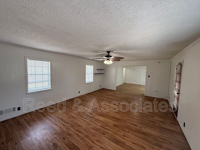 Spacious: 4 Bedroom in Millington! property image