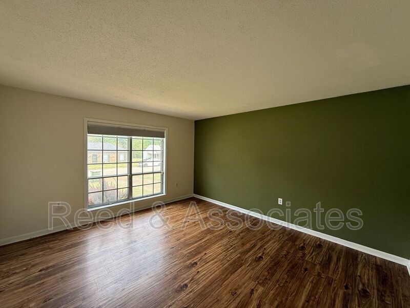 Spacious: 4 Bedroom in Millington! property image