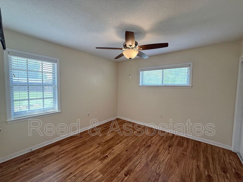 Spacious: 4 Bedroom in Millington! property image