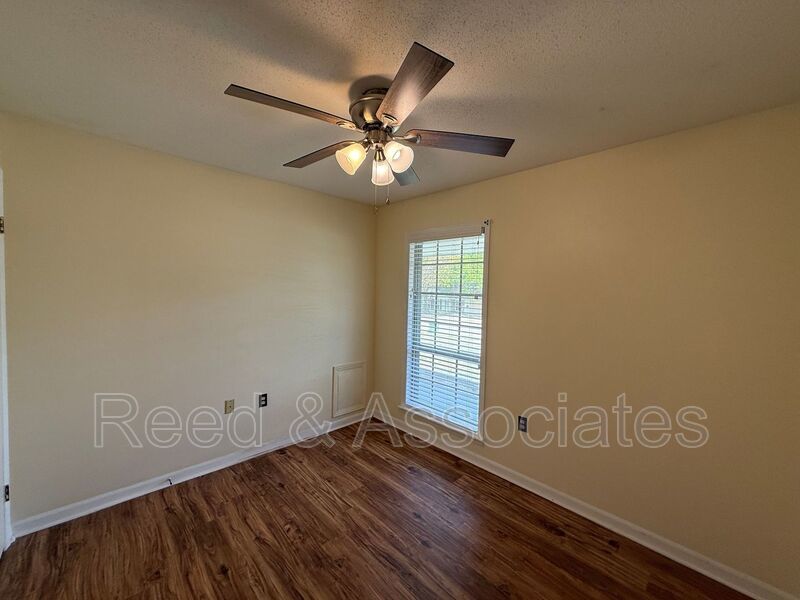 Spacious: 4 Bedroom in Millington! property image