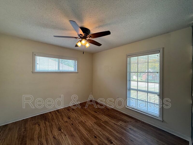 Spacious: 4 Bedroom in Millington! property image