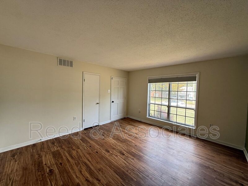 Spacious: 4 Bedroom in Millington! property image