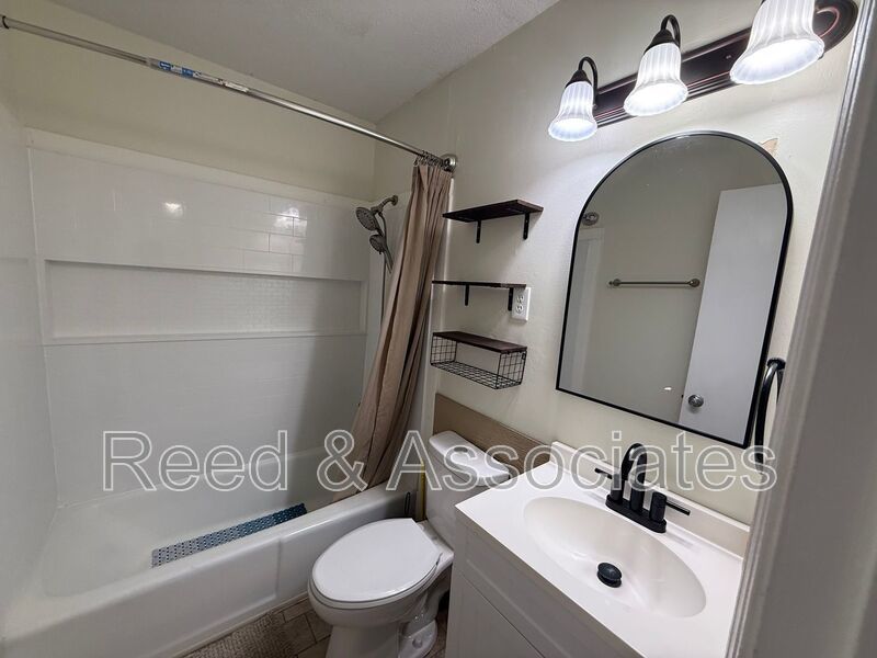 Spacious: 4 Bedroom in Millington! property image