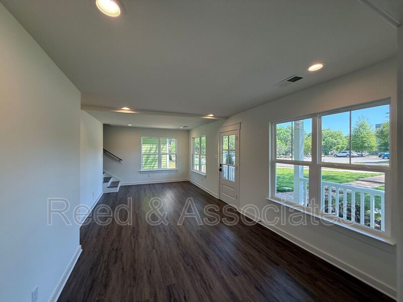 Spacious: 3 Bedroom in Germantown! property image