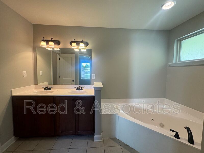 4 bed / 2 bath in Southaven, MS property image
