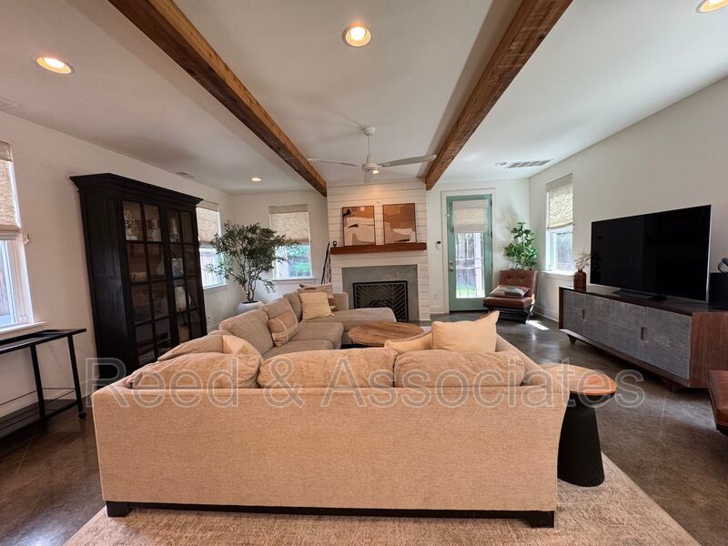 Spacious 3-Bedroom - Copper Young Area property image