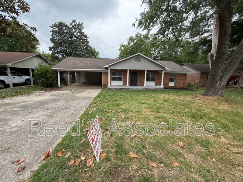 3BR Home with Large Yard in Convenient Memphis Location – Available Now! property image