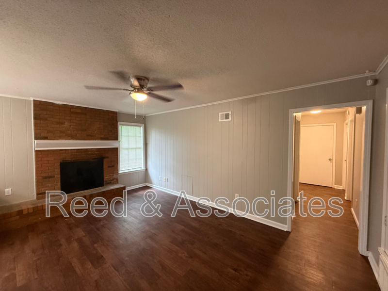 3BR Home with Large Yard in Convenient Memphis Location – Available Now! property image