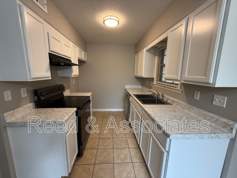 3BR Home with Large Yard in Convenient Memphis Location – Available Now! property image