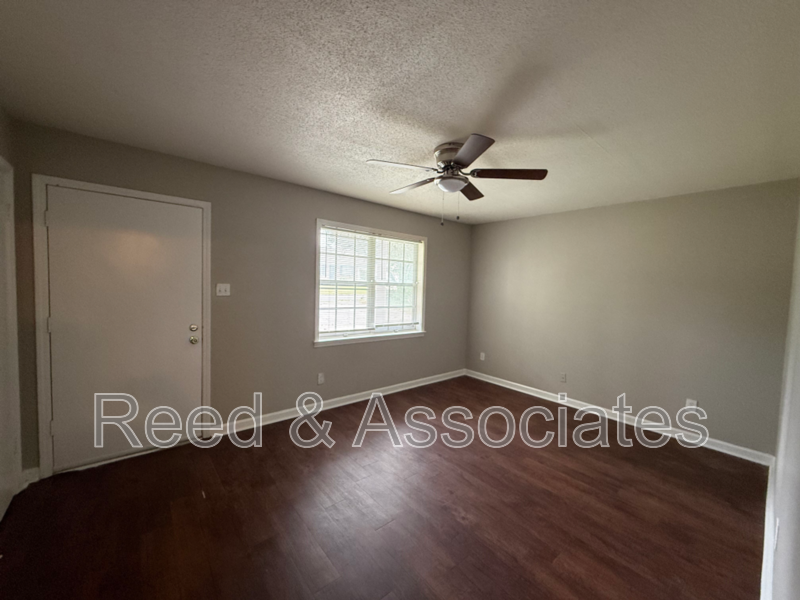 3BR Home with Large Yard in Convenient Memphis Location – Available Now! property image