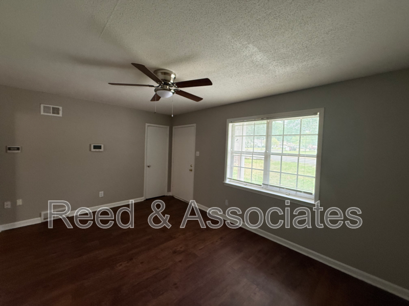 3BR Home with Large Yard in Convenient Memphis Location – Available Now! property image