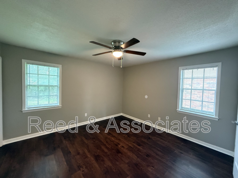 3BR Home with Large Yard in Convenient Memphis Location – Available Now! property image