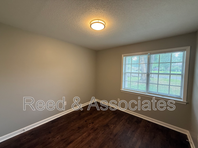 3BR Home with Large Yard in Convenient Memphis Location – Available Now! property image