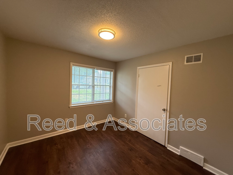 3BR Home with Large Yard in Convenient Memphis Location – Available Now! property image