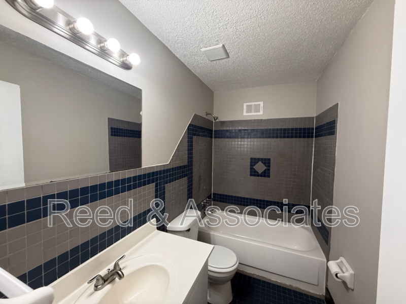 3BR Home with Large Yard in Convenient Memphis Location – Available Now! property image