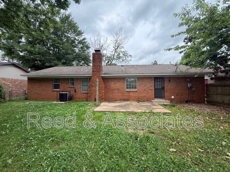 3BR Home with Large Yard in Convenient Memphis Location – Available Now! property image