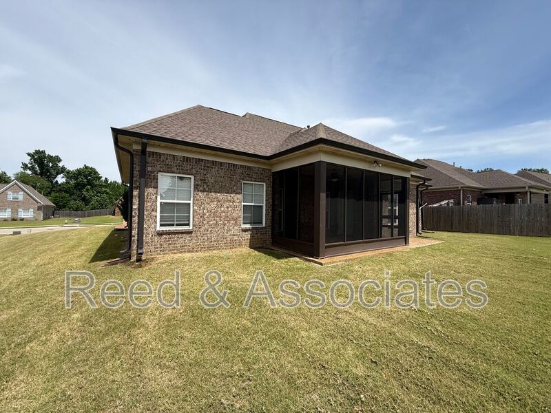 4BR Home with Screened Porch in Southaven – Minutes from Memphis! property image