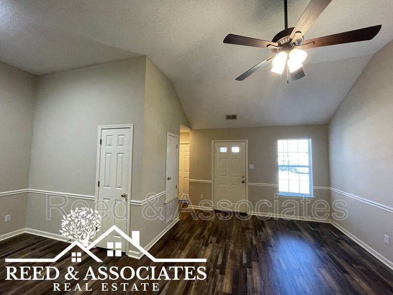 Town Home Located in Quiet Neighborhood Cove! property image