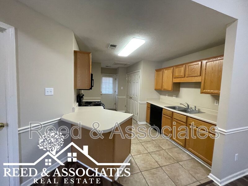 Town Home Located in Quiet Neighborhood Cove! property image