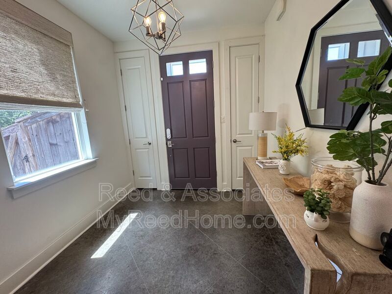Spacious 3-Bedroom - Copper Young Area property image