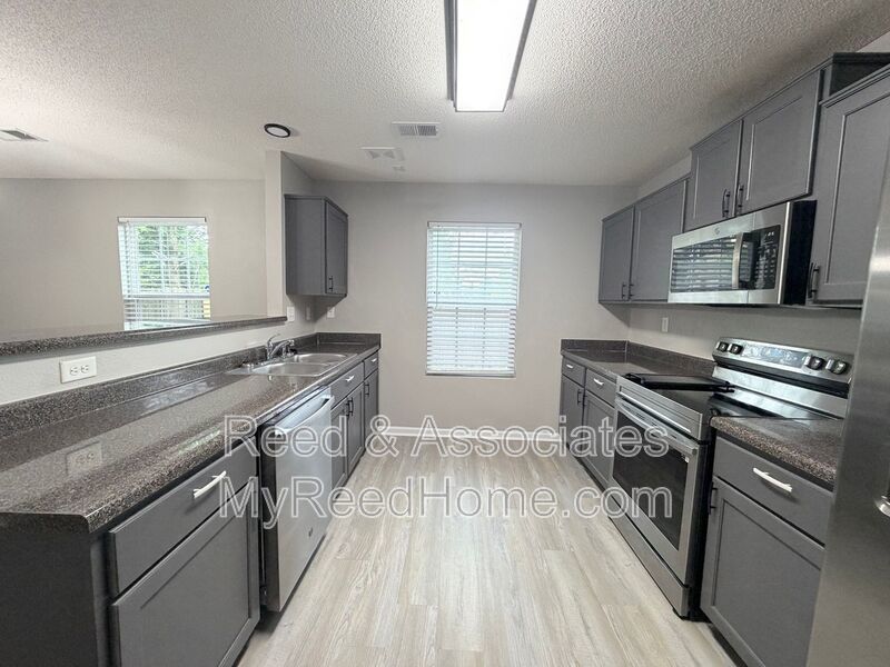 Updated Cordova Home with Stainless Steel Appliances property image
