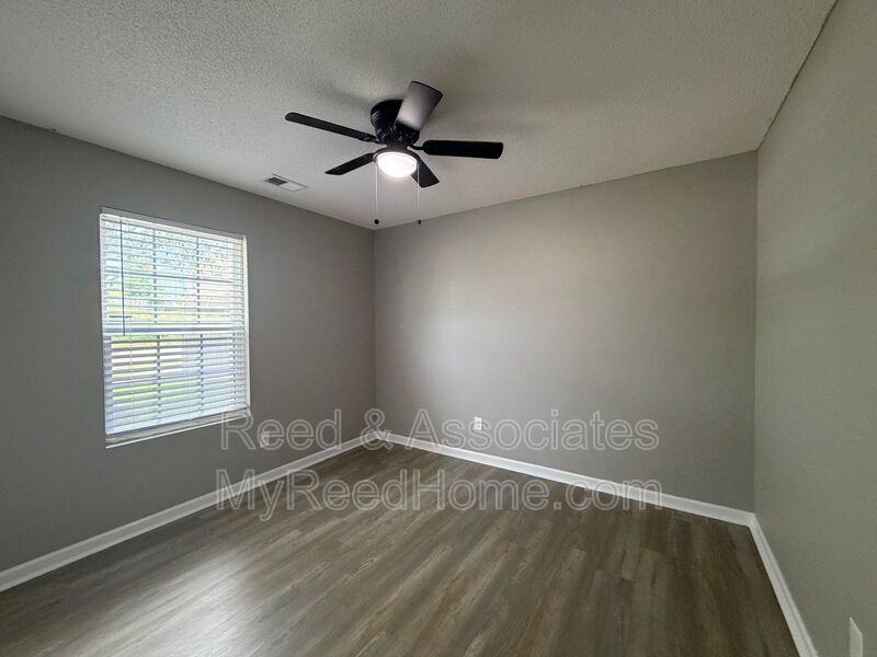 Updated Cordova Home with Stainless Steel Appliances property image