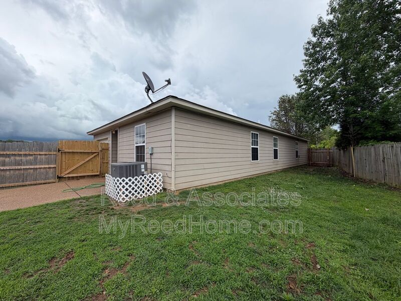 Updated Cordova Home with Stainless Steel Appliances property image