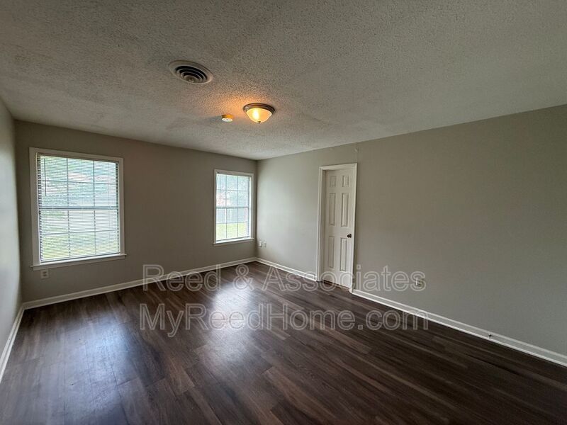 3 Bedroom in Hickory Ridge - South Riverdale property image