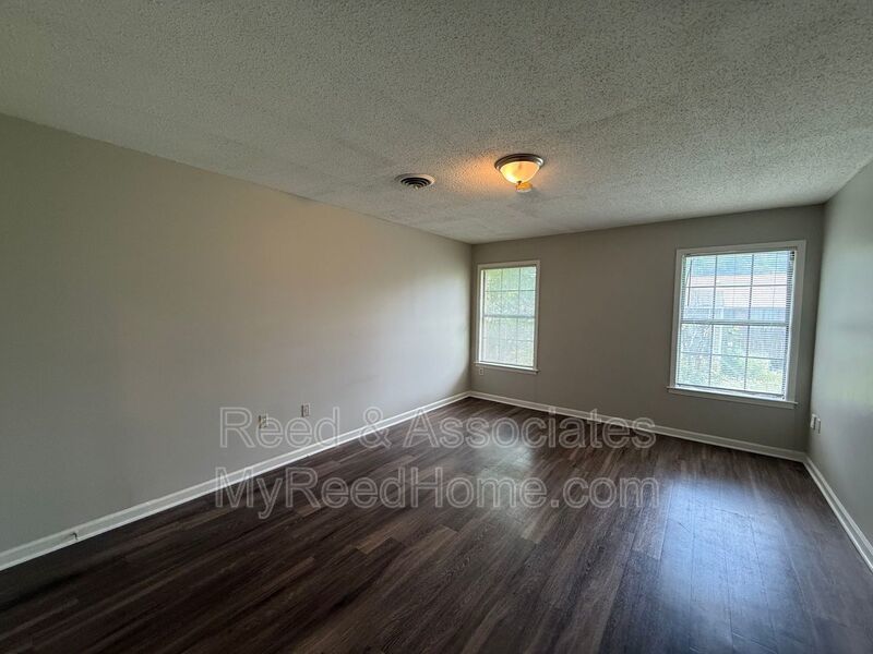 3 Bedroom in Hickory Ridge - South Riverdale property image