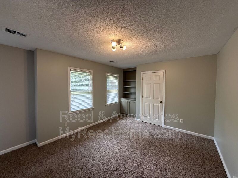 2-Story Home Located in a Quiet Cove! property image