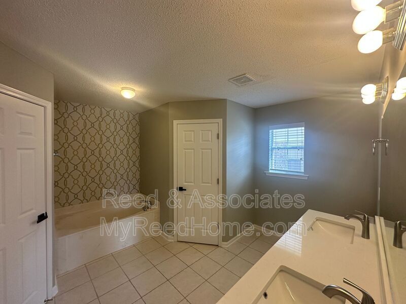 3 Bedroom in Arlington Home! property image