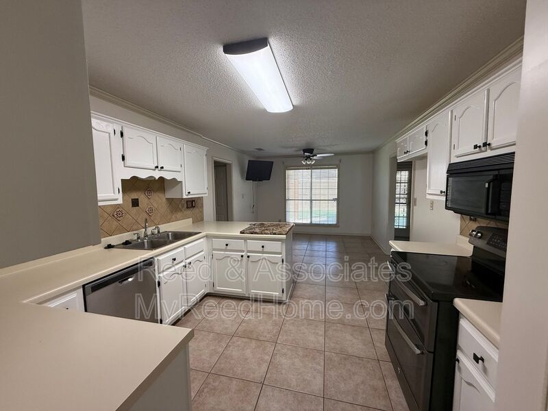 Your Dream Home Awaits in Lakeland! property image