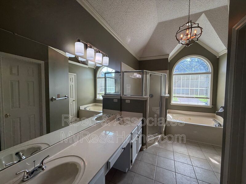 Your Dream Home Awaits in Lakeland! property image