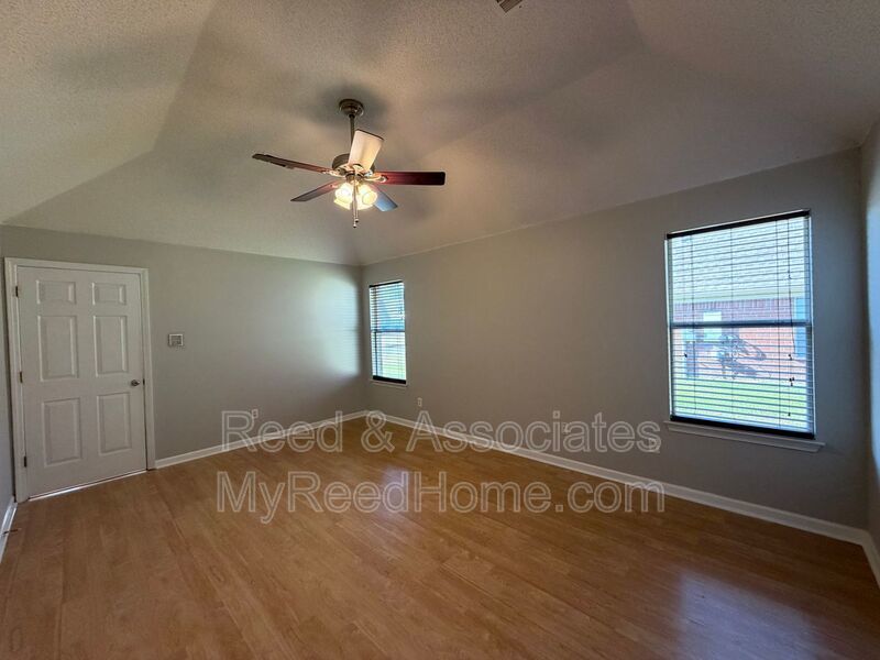 3 Bedroom in Oakland! property image