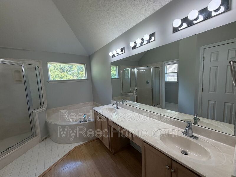 3 Bedroom in Oakland! property image