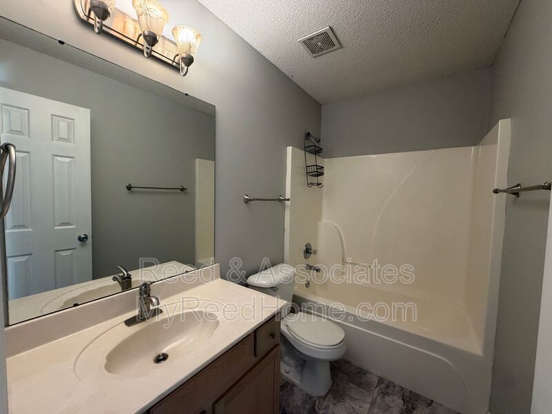 3 Bedroom in Oakland! property image