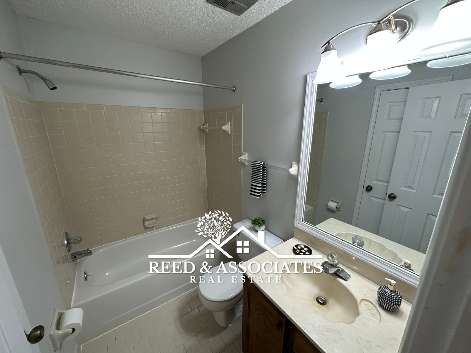 Collierville Townhouse Located on Corner Lot! property image