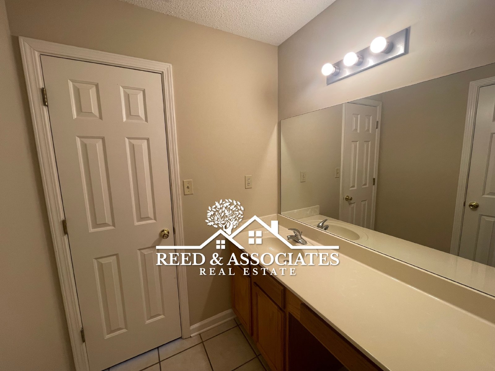 Charming Home Located in Quiet Cove! property image