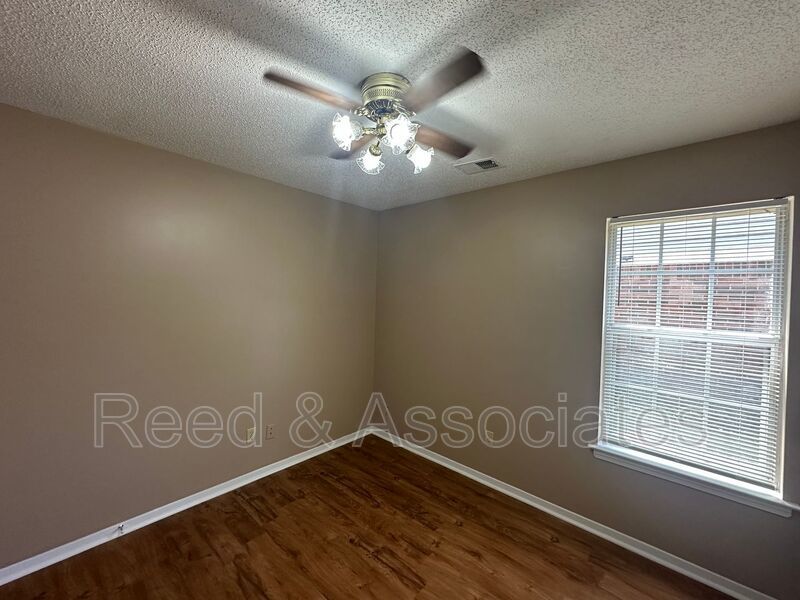 Move-In Ready 3BR in Cordova – Fireplace, Fenced Yard & Pets Welcome property image