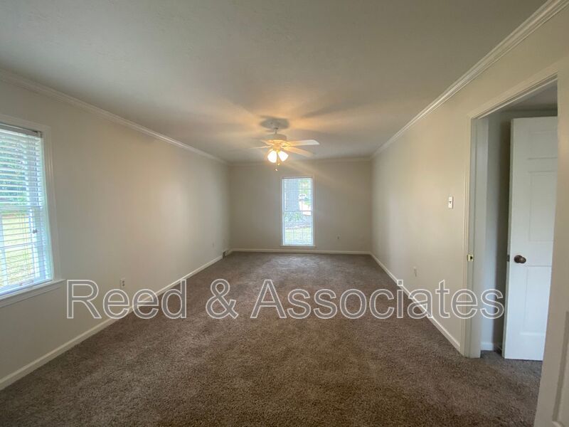 Spacious: 4 Bedroom in Germantown! property image