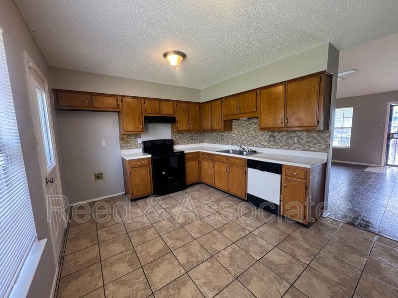 3 Bedroom in Hickory Ridge - South Riverdale property image