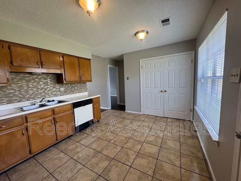 3 Bedroom in Hickory Ridge - South Riverdale property image