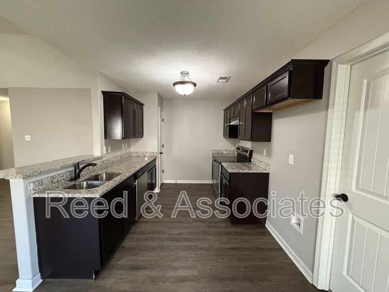 SPACIOUS 4 BEDROOM CORDOVA HOME! property image